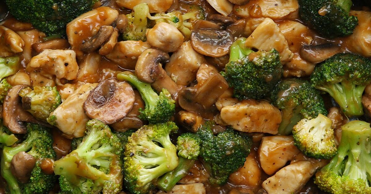 Pui cu broccoli cu sos