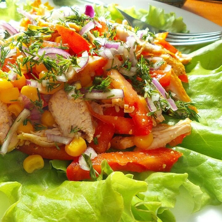 Salata de legume cu pui