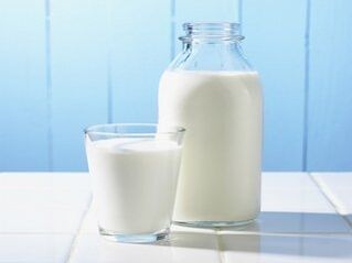 Kefirul este un produs util din lapte fermentat care promovează pierderea în greutate