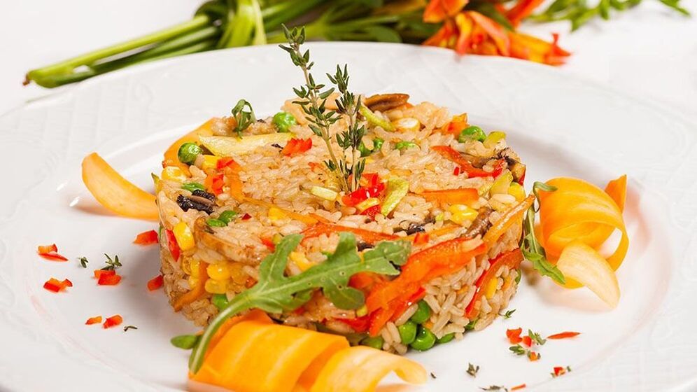 Risotto de legume este prânzul perfect pentru cei care urmează o dietă mediteraneană. 